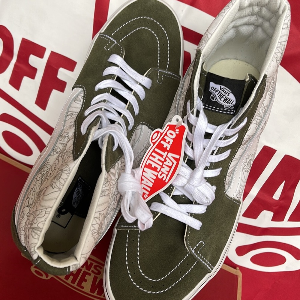 Vans Sk8-Hi
Desert Skulls Grape Leaf/
VN0A32QGRQV
Men’s sneakers - Picture 13 of 16